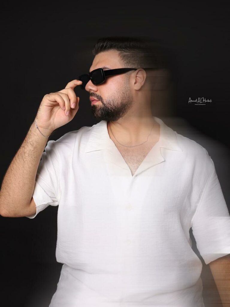 img-20250822-wa002315254417185062023322-768x1024 بين الإطلالة والفكرة.. عمار البري يلمع كأنه نجم غلاف مجلة!