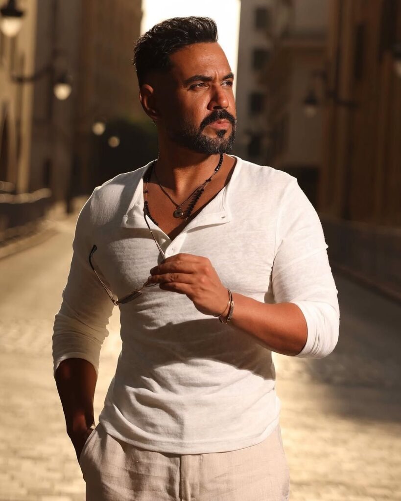 مشتاقلكم_هواية🤍_a-little-photo-session-in-the-heart-of-beauty-✨📸_📍beirut-–-lebanon__علي_جاسمjpg_28307436296120056959-819x1024 الفنان علي جاسم يتألق بإطلالة بيضاء أنيقة وحصرية