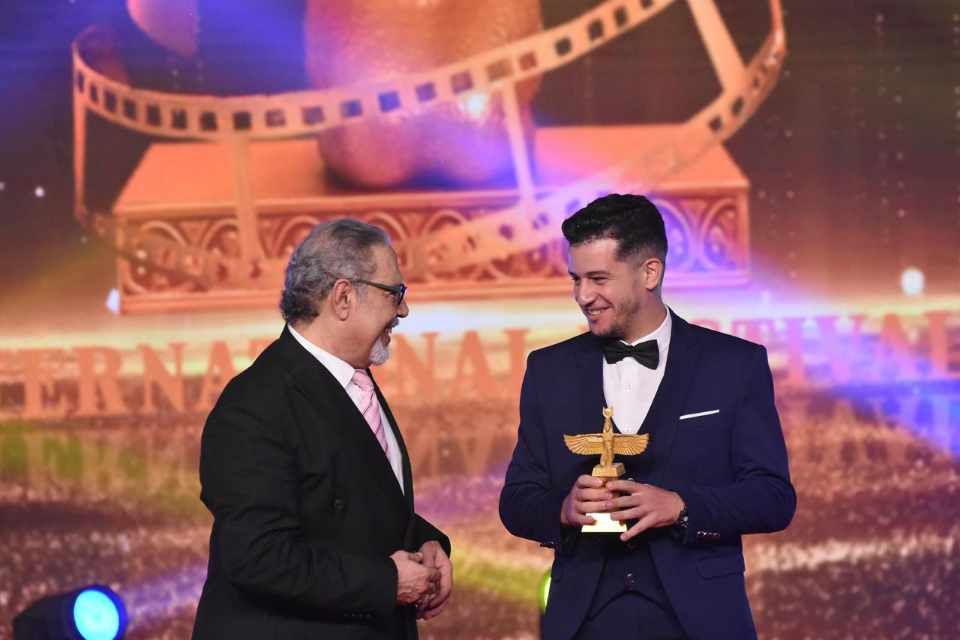received_14209149927731067637820204976554567 الأديب والباحث الجزائري عمراني عبد العزيز يتوَّج بالجائزة الأولى في مهرجان همسة الدولي عن روايته "بين القاع والضياع"