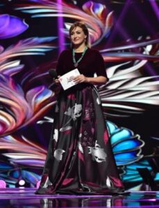 fb_img_17593835896043990331442257264145-229x300 إطلالة الفنانة والمنشطة منال غربي في البرايم الخامس "الحان وشباب"