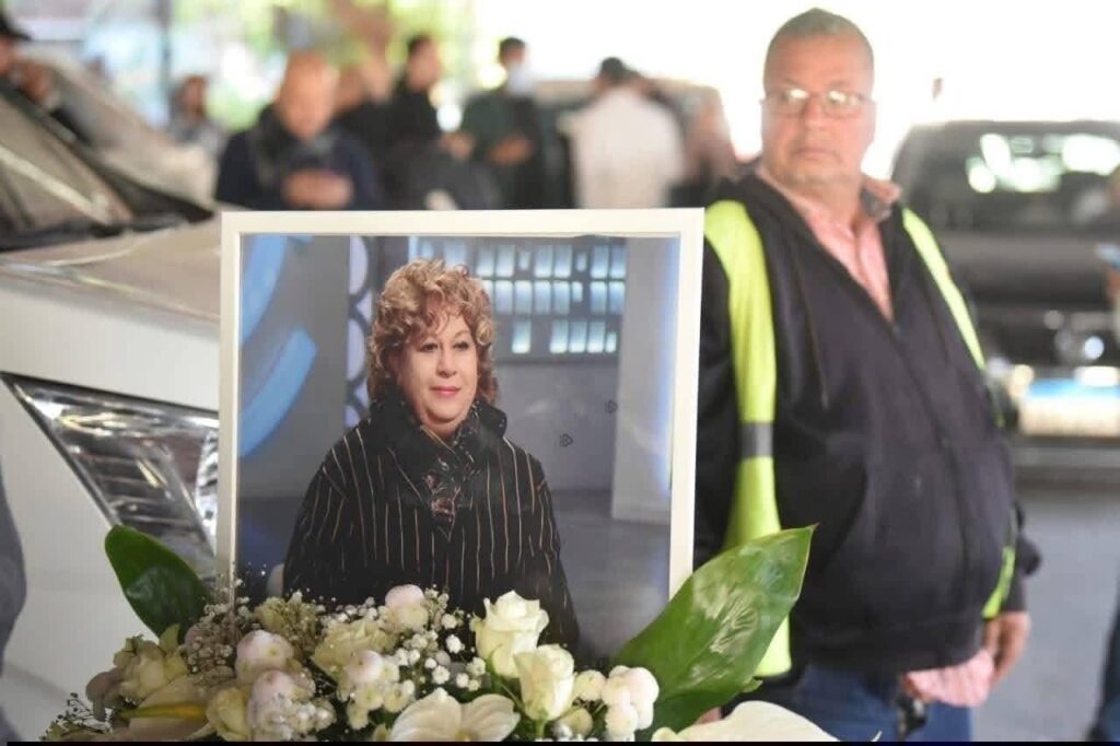 في-غياب-نجلها-_أحمد_الفيشاوي-لتواجده-خارج-مصر،-وحضور-الفنانين،-تشيع-جنازة-الفنانة-ال_15789287968426274605-1024x682 رحيل سمية الألفي… وداع هادئ لفنانة تركت أثرًا راسخًا في الذاكرة المصرية