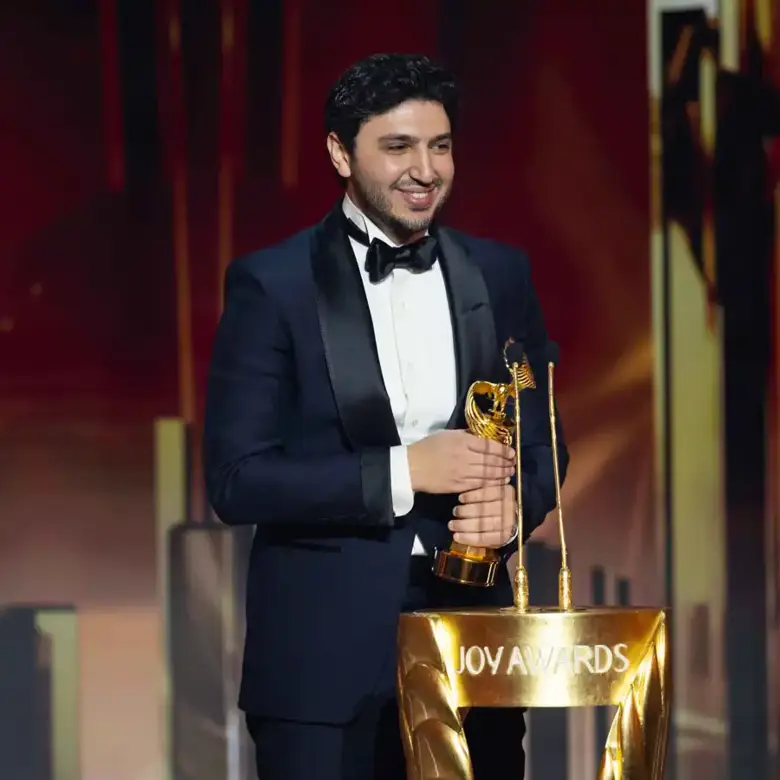 محمد فضل شاكر يتوّج بجائزة الوجه الجديد المفضل في Joy Awards