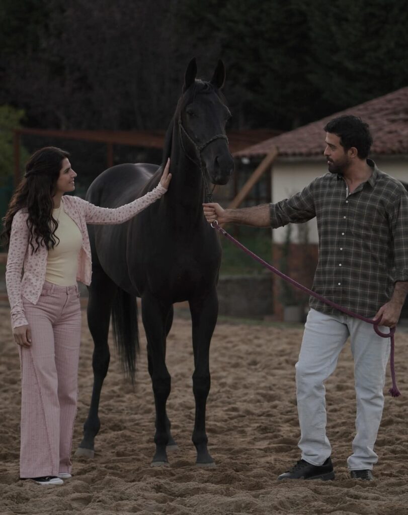 fb_img_17685867141038571935444202527035-811x1024 كارمن بصيبص تستعيد «ليل» بلقطات من الماضي