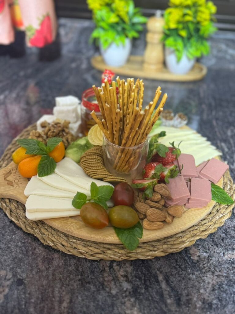 img-20260127-wa00243424190522381867396-768x1024 برنامج حكايات الناس ضيفة العدد الرابع صانعة المحتوى. الشيف : زينة الماغوط إعداد . أ .ناهد حمود