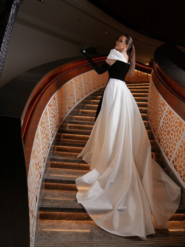 joy-awards-✨_2046980476904114213-768x1024 شكران مرتجى تتألق في حفل Joy Awards بالأبيض والأسود