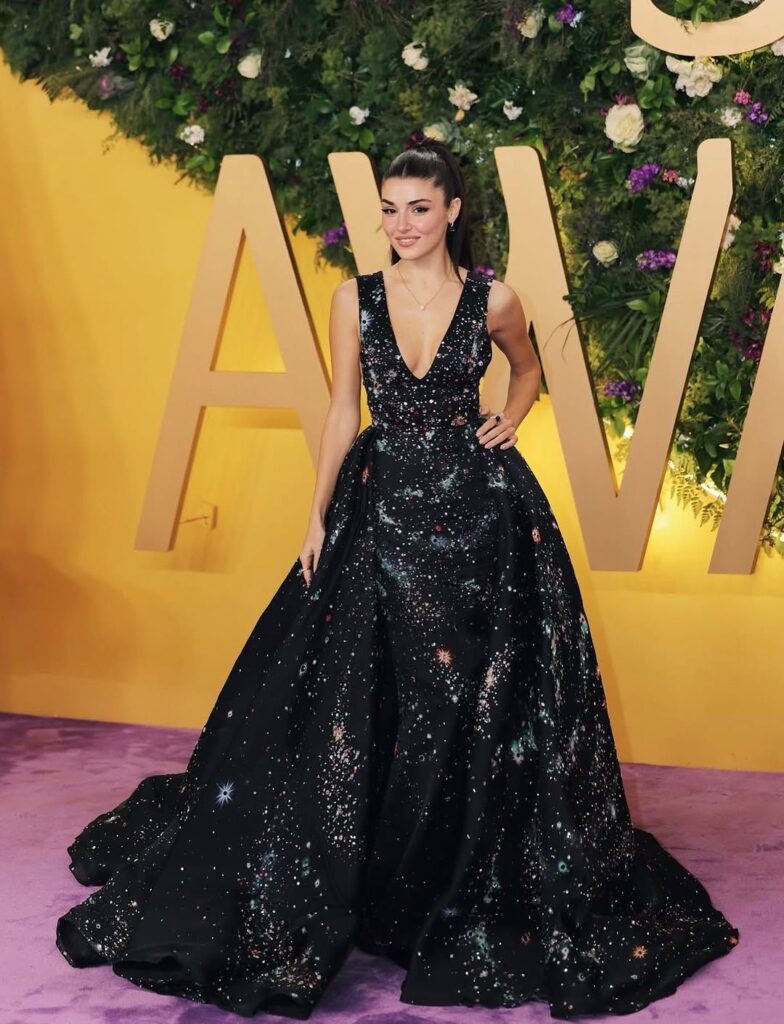 ⁨_⁨_قبل-ساعات-من-انطلاق-سجادة-joy-awards-2026،-نستعيد-بذاكرتنا-أجمل-الإطلالات-التي-خطفت-ال_162867192021570988265-784x1024 الرياض تحتضن Joy Awards 2026… منصة للإبداع والتميّز الفني