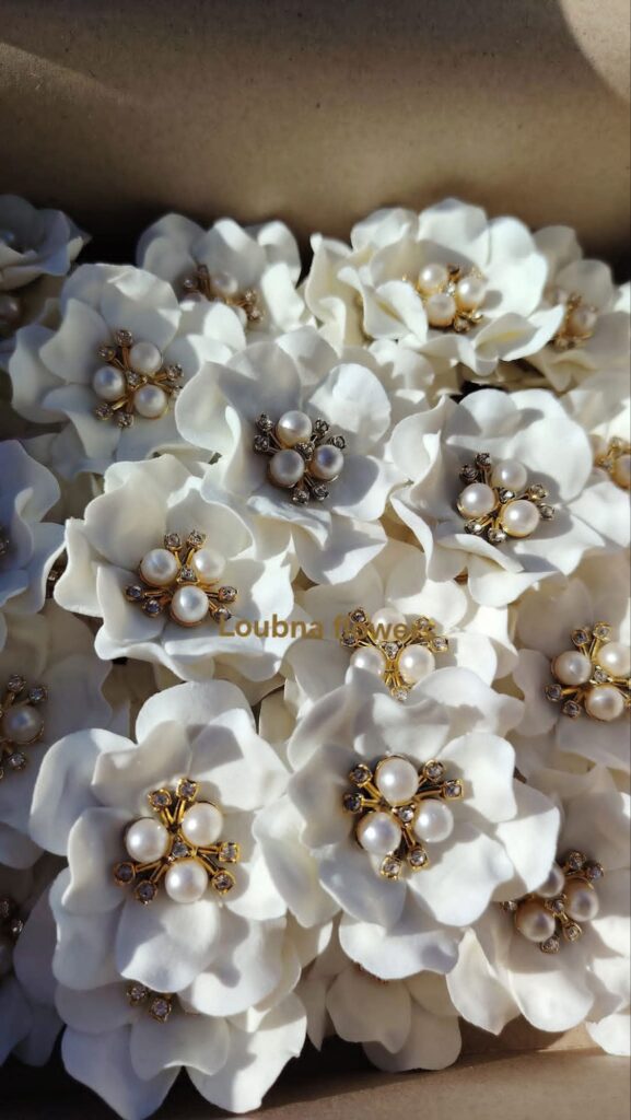 fb_img_17699727983172537532295431562177-577x1024 دورة تكوينية في صناعة ورود الحلويات بعجينة السكر أيام 8 و9 و10 فيفري loubna flawers