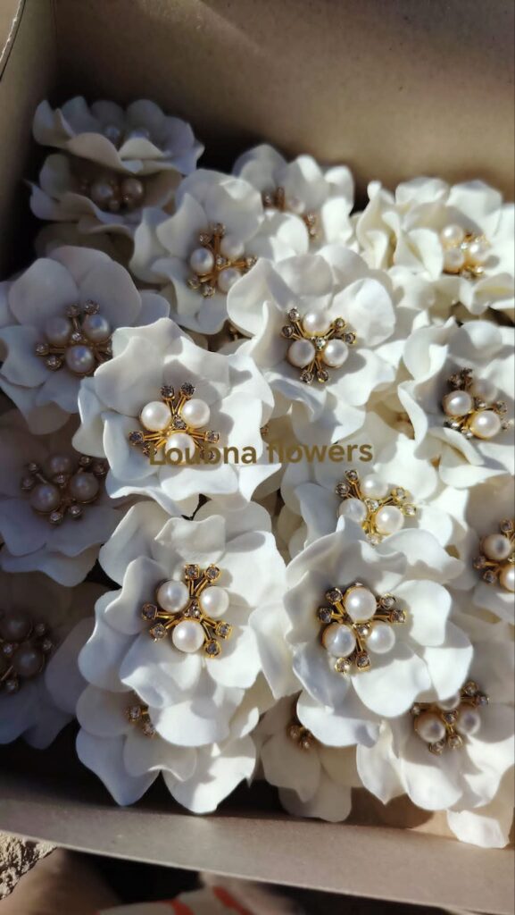 fb_img_17699728010296001272549643271930-577x1024 دورة تكوينية في صناعة ورود الحلويات بعجينة السكر أيام 8 و9 و10 فيفري loubna flawers