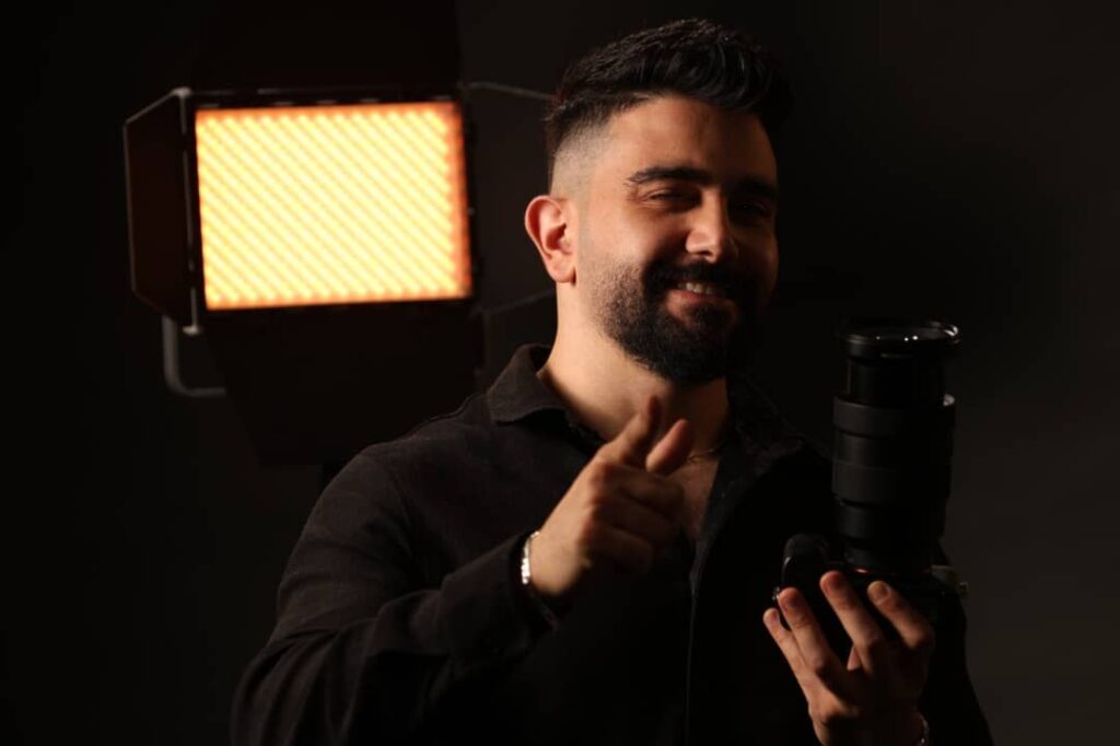 img-20260210-wa00254916286310681912438-1024x682 برنامج حكايا الناس..📝ضيف العدد السادس الفنان المبدع : ماهر منصور