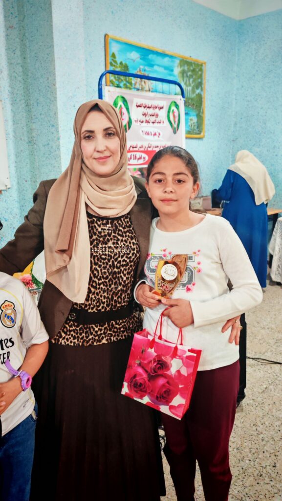 img_20260418_1529164866616617711924502-577x1024 رئيسة صحيفة “نحو الشروق” ورئيسة سفراء الإعلام العربي تكرّم نجوم رمضان بفرجيوة-الجزائر