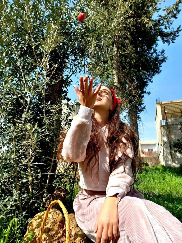 img-20260629-wa00237337543864684123482 برنامج حكايا الناس ضيفة العدد الثاني عشر المهندسة وصانعة المحتوى لينا دنورة إعداد أ: ناهد حمود