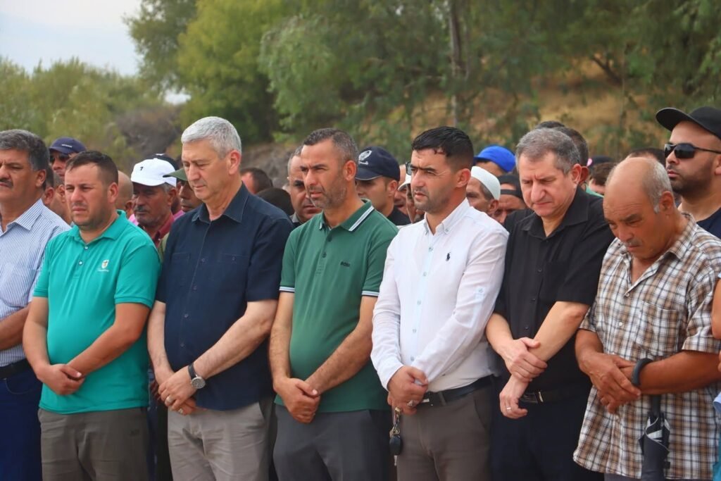 ولاية_ميلة-_جنازة-في-جو-مهيب-حضر-بمقبرة-_مشتة_ملال-،-ببلدية-_أعميرة_أراس-،بعد-صلاة-الج_18157416675472020183-1024x683 تشييع جنازة ضحية حرائق منطقة الوازطة بحضور والي ولاية ميلة