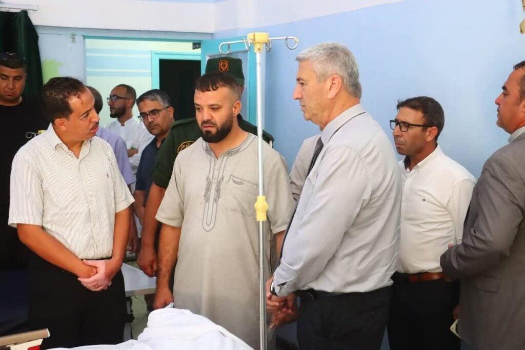 fb_img_17904855466403418224884361461240-1024x683 والي ميلة يزور المجاهد علي بن خليفة للاطمئنان على حالته الصحية بمستشفى فرجيوة