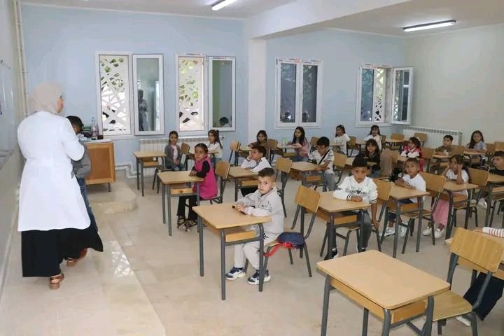 img-20260921-wa00091452639369946061992 السيدةالوالي ولاية البويرة تشرف على مراسم افتتاح الموسم الدراسي 2026_2027