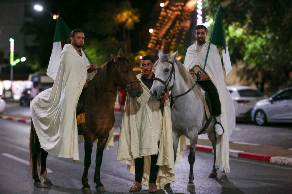 FB_IMG_1792319485265-1024x682 بجاية تحتضن افتتاح الطبعة الخامسة عشرة للمهرجان الثقافي الدولي للمسرح
